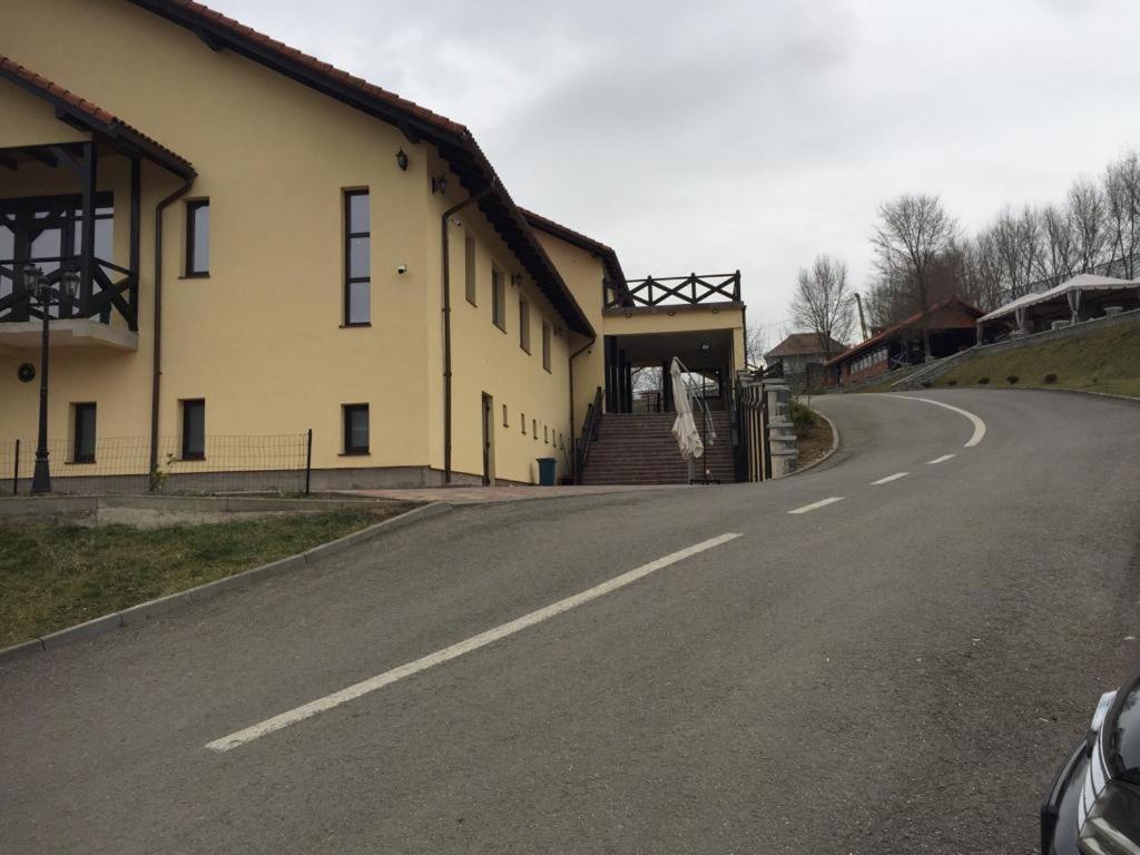 Pensiunea Emris Spatac Exterior photo